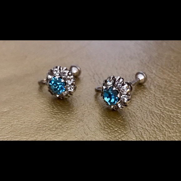 Jewelry - Vintage rhinestone screw back earrings